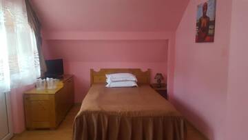 Фото номера Четырехместный номер - Мансарда Хостелы Hostel Voineasa г. Войняса 6