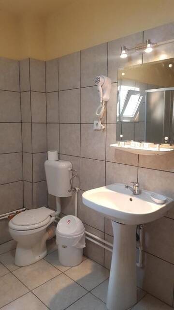 Фото номера Семейный номер с балконом Хостелы Hostel Voineasa г. Войняса 3