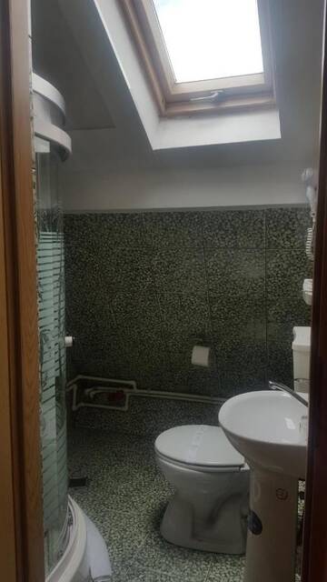 Фото номера Четырехместный номер - Мансарда Хостелы Hostel Voineasa г. Войняса 5