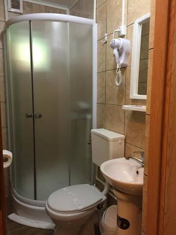 Фото номера Двухместный номер с 1 кроватью и видом на горы — Мансарда Хостелы Hostel Voineasa г. Войняса 3