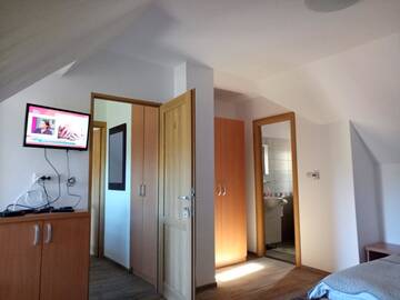 Фото номера Двухместный номер с 1 кроватью, вид на парк Дома для отпуска Vidra Parc г. Войняса 5